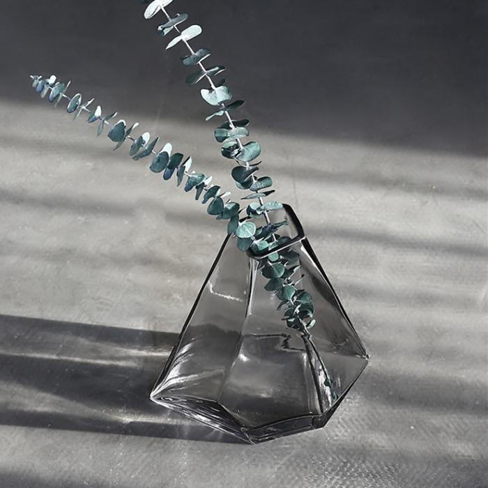 Stereogeometric Glass Vase