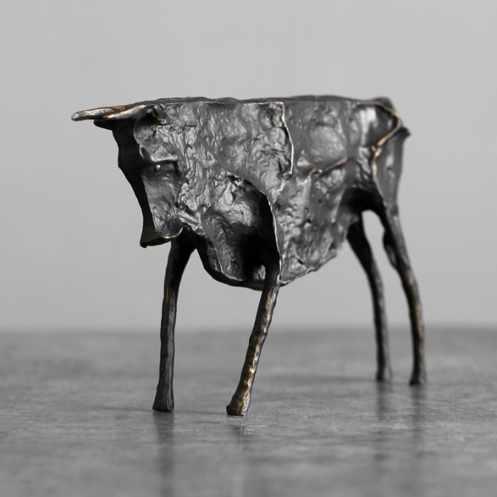 Iron Bull-Shaped  Tabletop Decoration