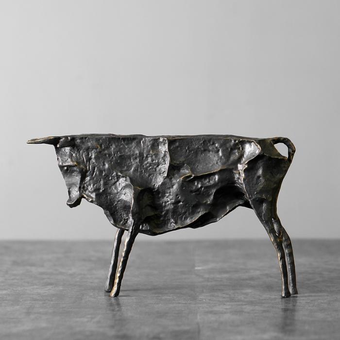 Iron Bull-Shaped  Tabletop Decoration