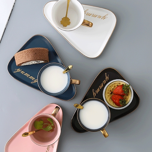 Goldern-edge Porcelain drinking set