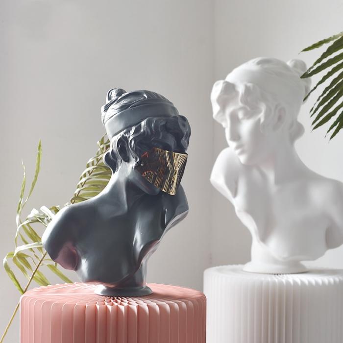 Resin Figurines of  Girl Wearing  Visor