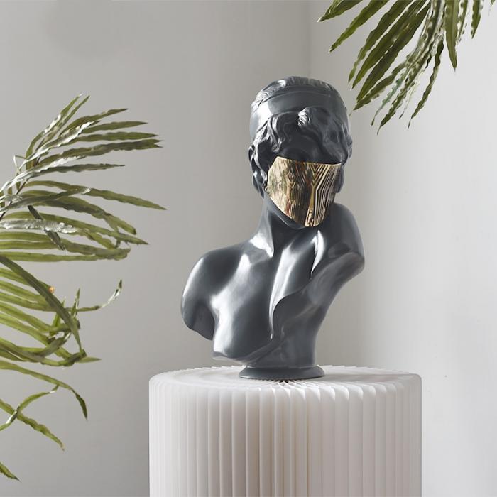 Resin Figurines of  Girl Wearing  Visor