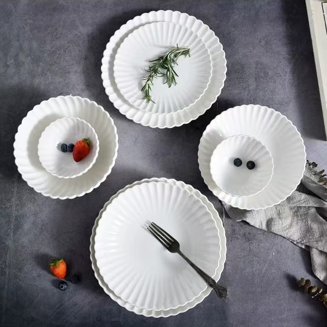 White Chrysanthemums-shaped Design Porcelain Cutlery Sets