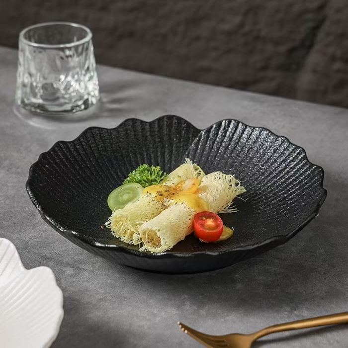 Black& White Petal-shape Porcelain Bowl